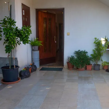 Licardo Apartment *